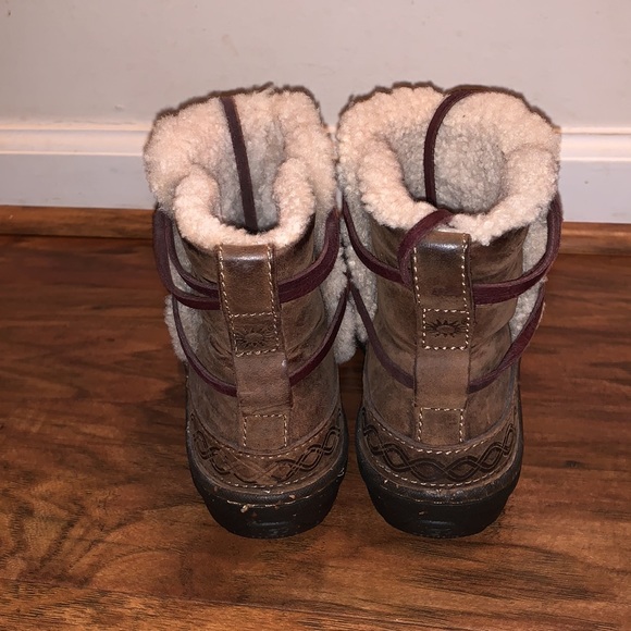UGG Short Brown Boots - Picture 3 of 9